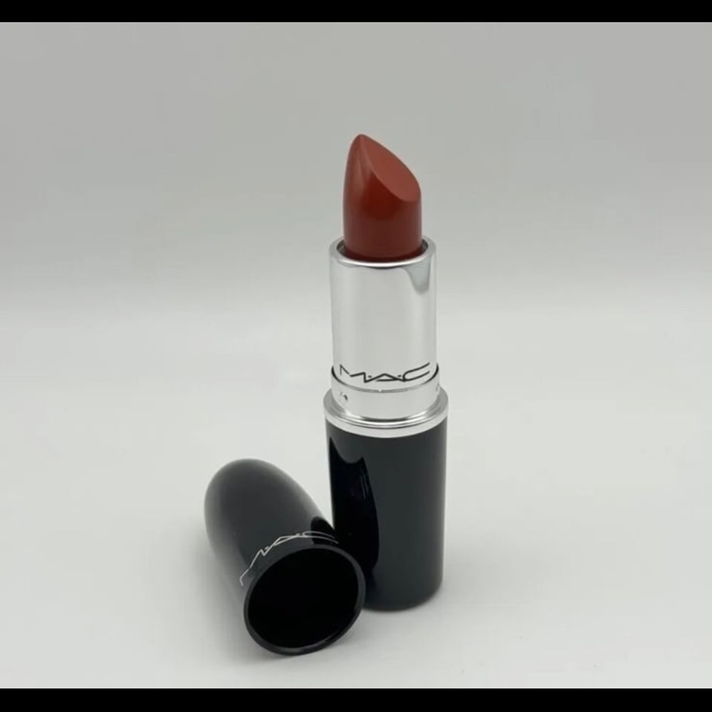 MAC Cosmetics - #562 -Chili Popper Lipstick